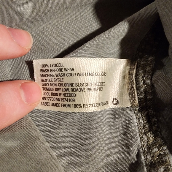 Universal Threads Button-up - Picture 4 of 4